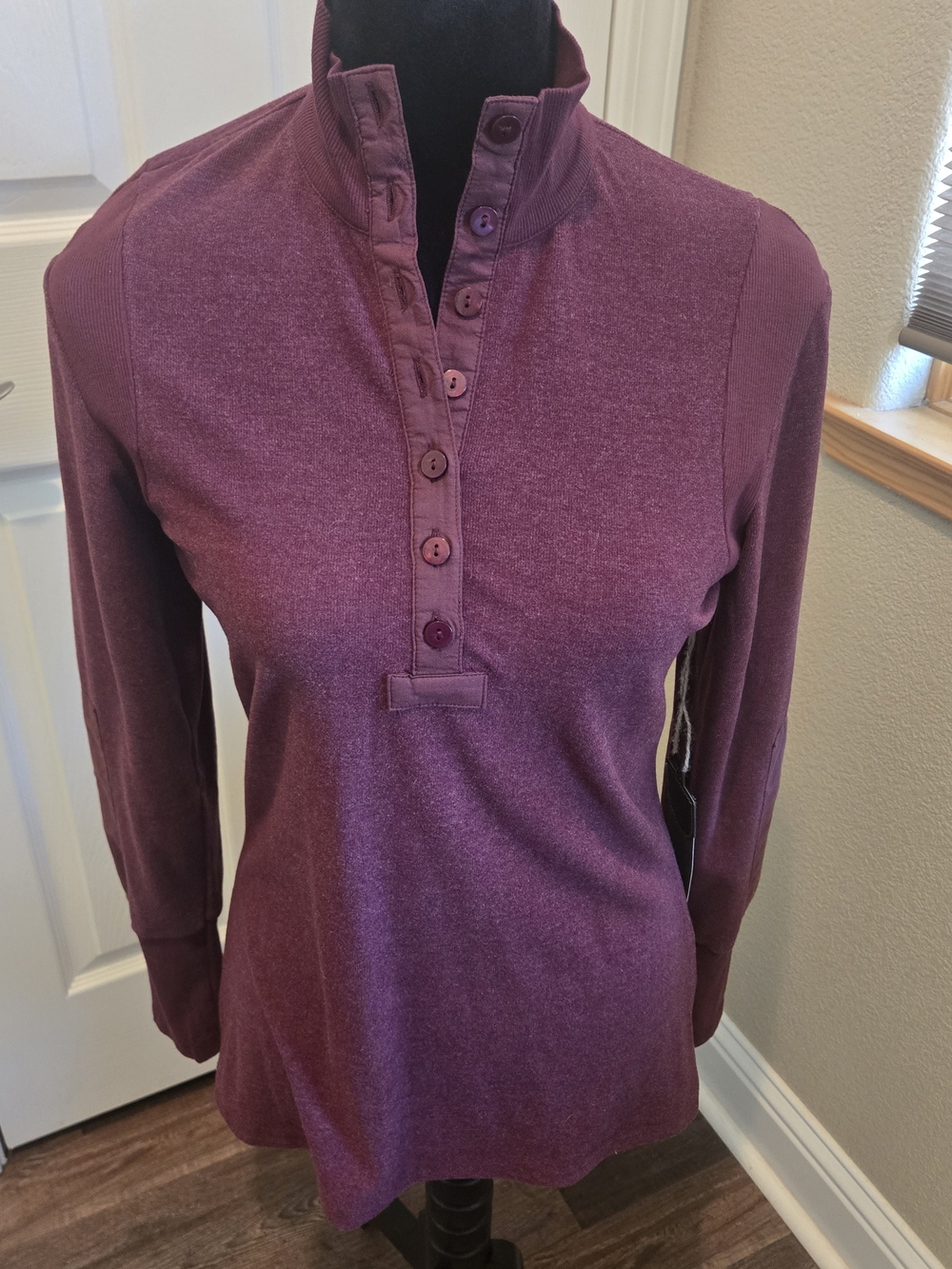 DDR Women’s Long-Sleeve Button Henley Top In Fiddle Fig